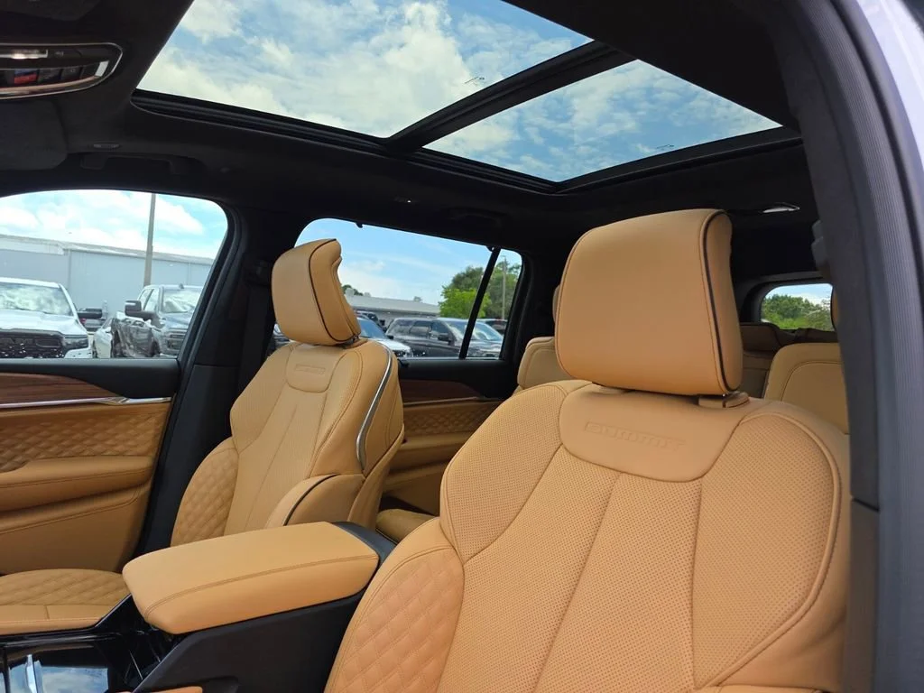 New 2026 Bright White Clear-Coat Exterior Paint Jeep Summit image 13