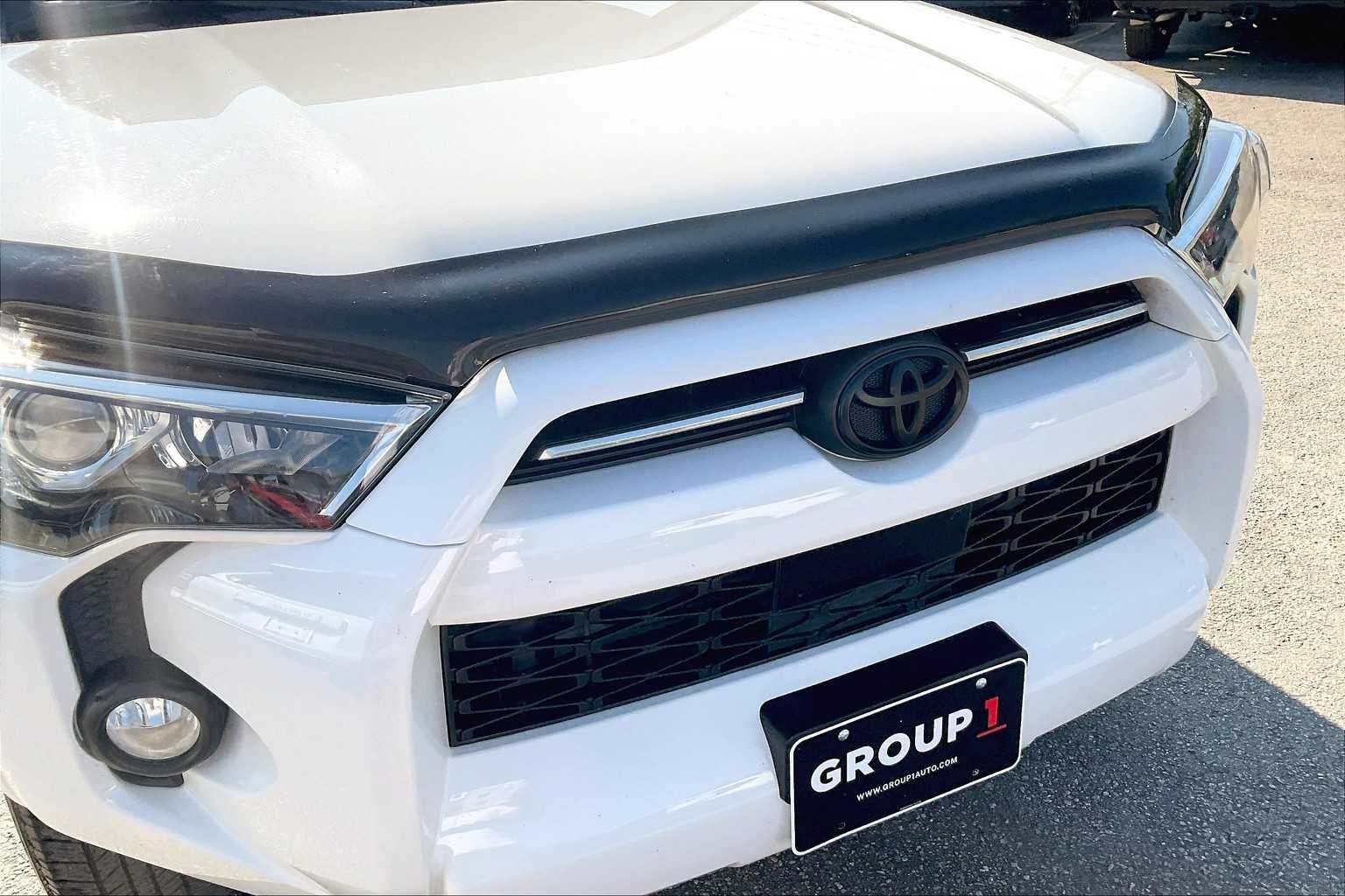 Used 2020 Super White Toyota SR5 image 28