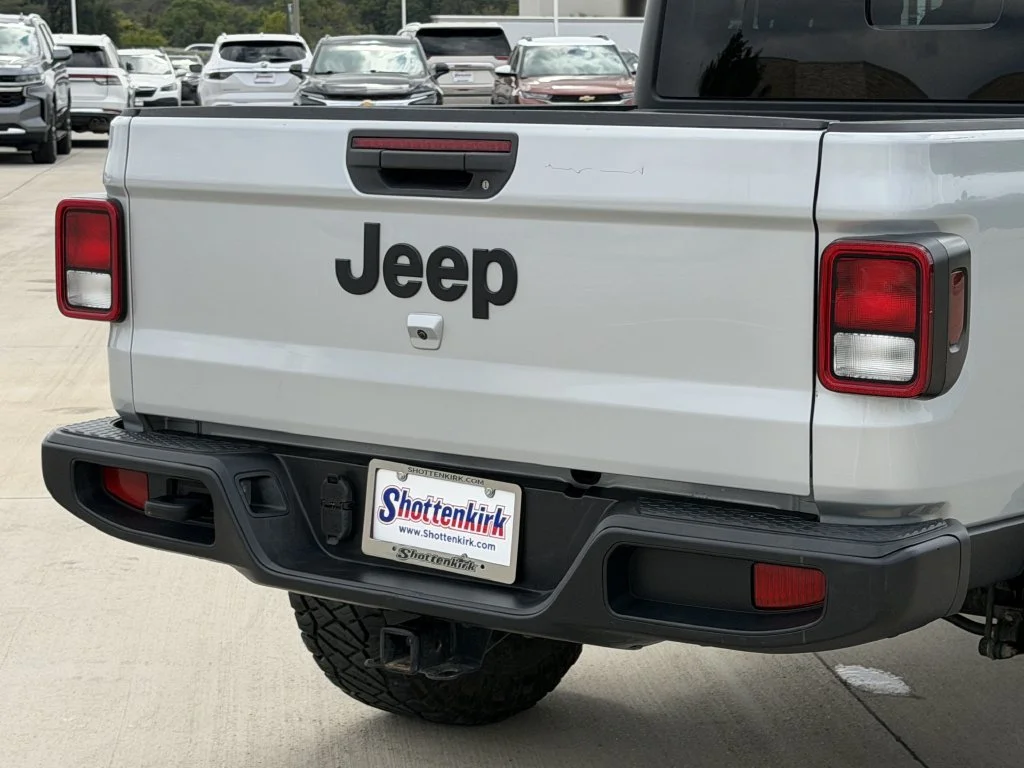 Used 2023 Silver Jeep Sport S image 6