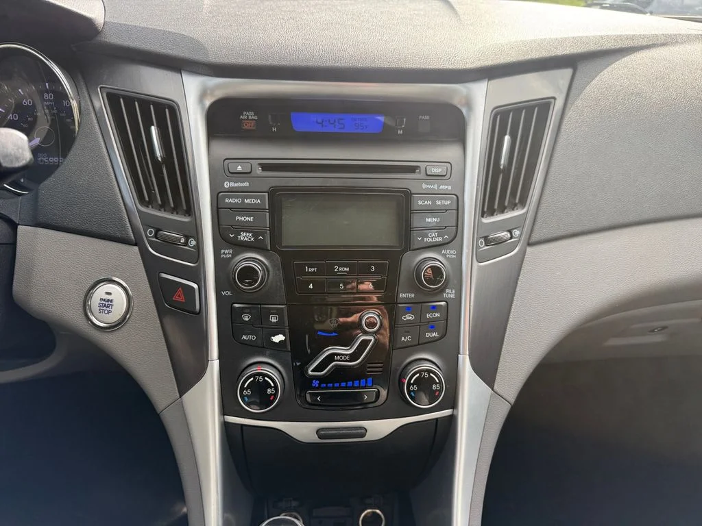 Used 2012 Hyper Silver Metallic Hyundai Base image 9