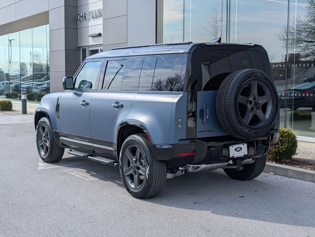 New 2026 Tasman Blue Land Rover X-Dynamic SE image 3