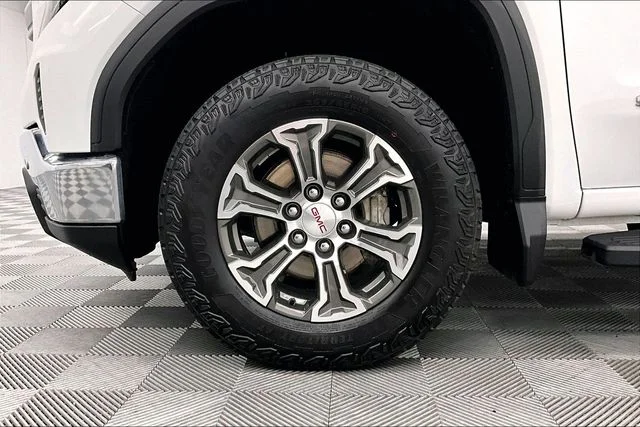 Used 2024 Summit White GMC SLE image 10