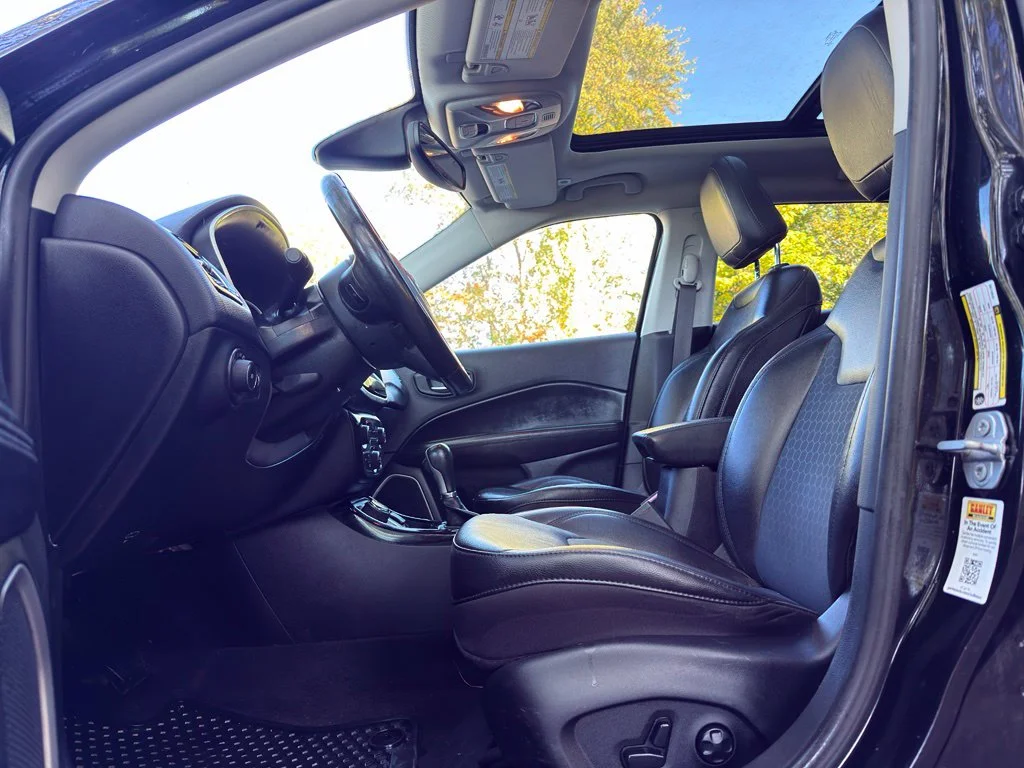 Used 2019 Black Jeep Latitude image 18