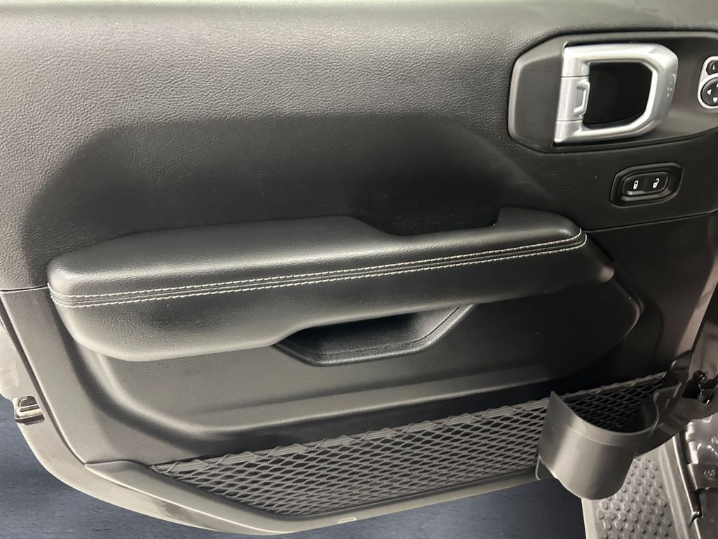 Used 2021 Gray Jeep Unlimited Sahara image 12