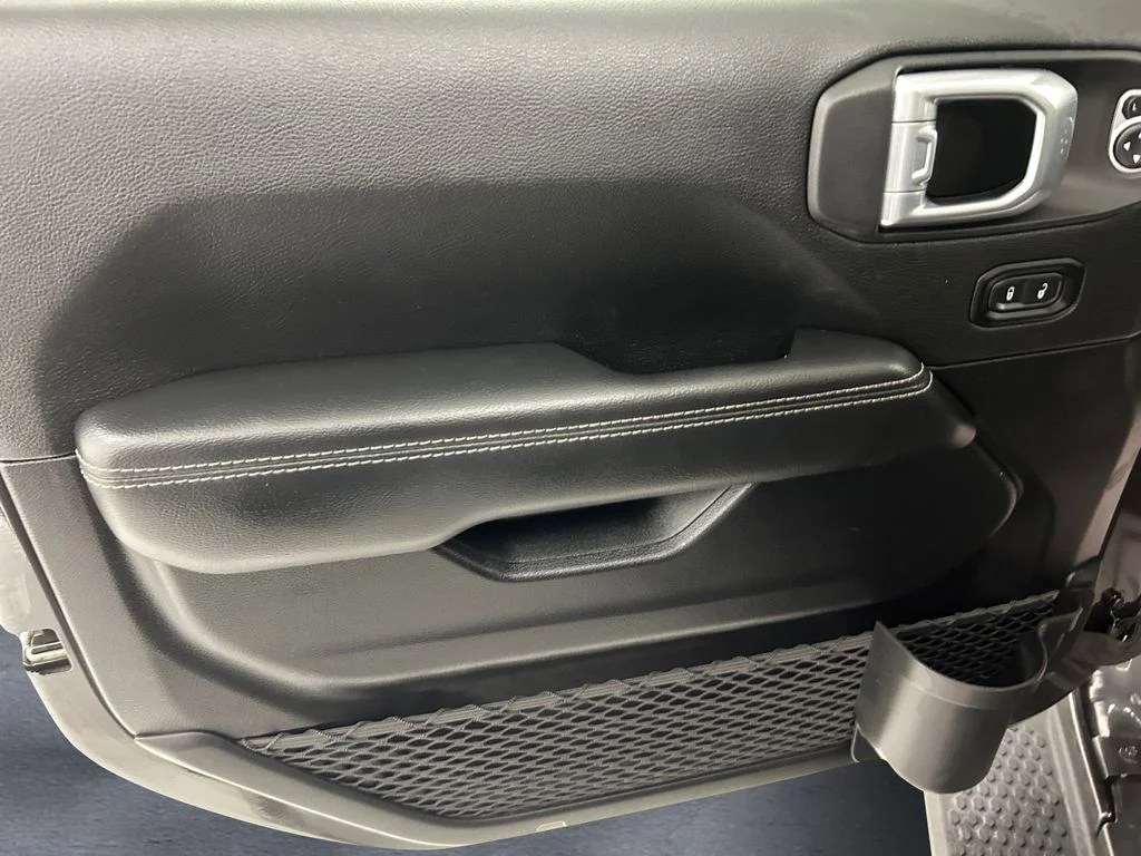 Used 2021 Gray Jeep Unlimited Sahara image 12