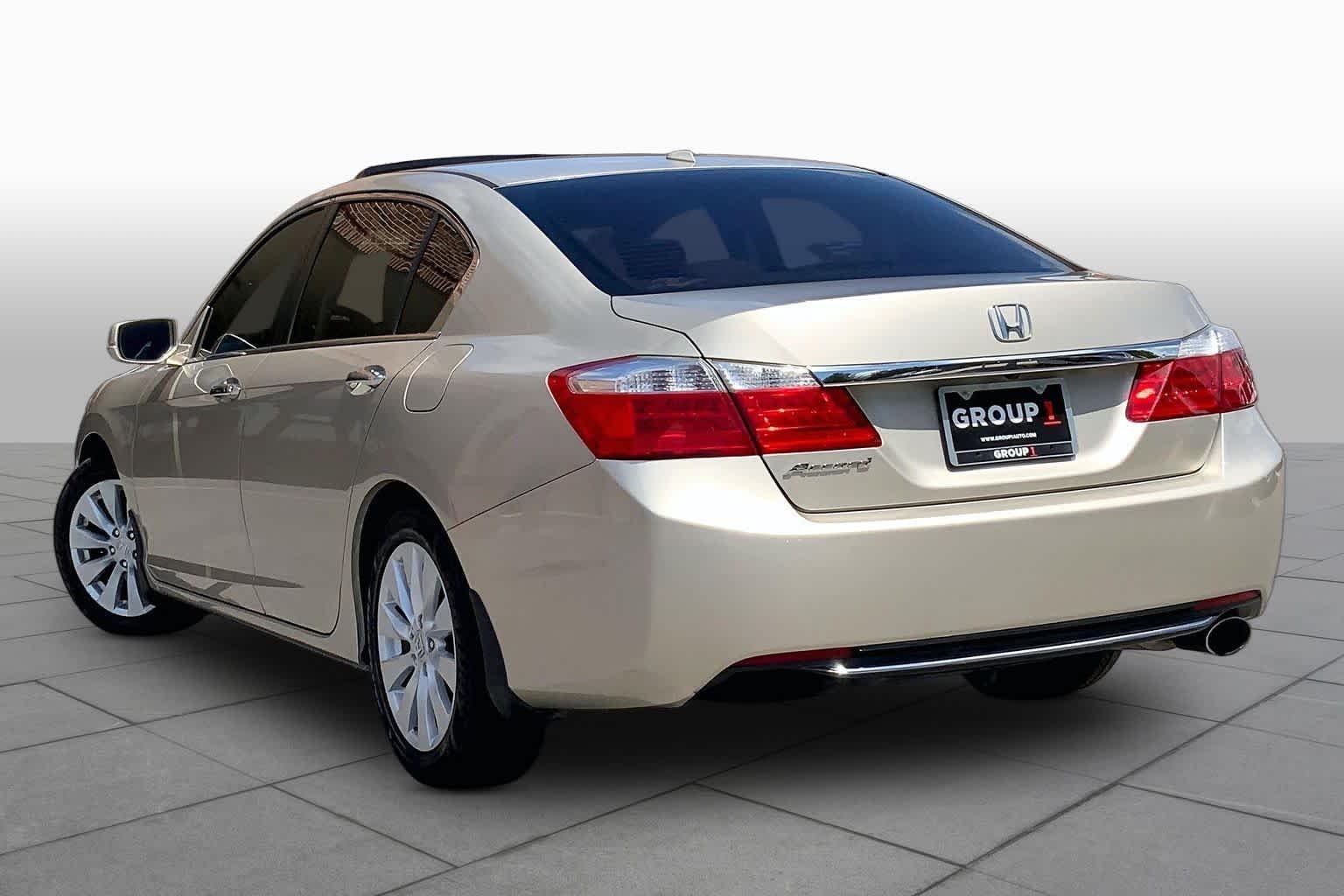 Used 2014 Champagne Frost Pearl Honda EX-L image 12