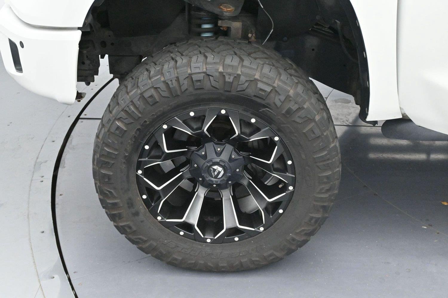Used 2019 Super White Toyota SR5 image 29