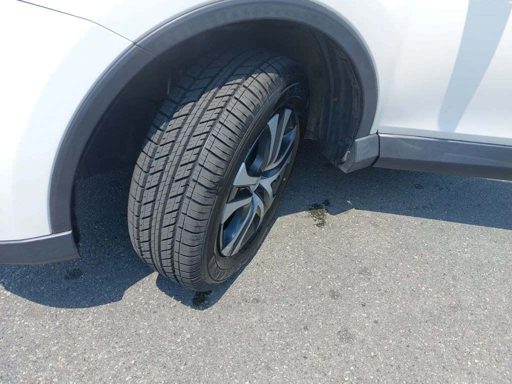 Used 2018 White Toyota LE image 29