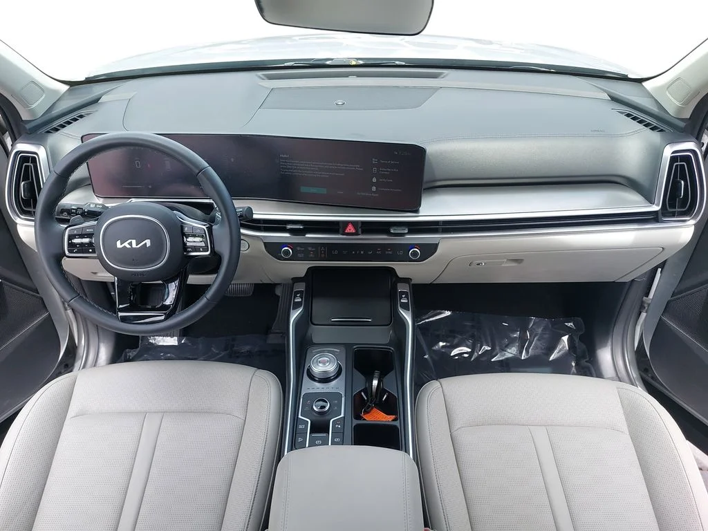 Used 2025 Silver Kia EX image 9
