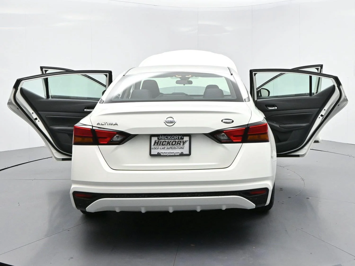 Used 2022 Glacier White Nissan 2.5 S image 36