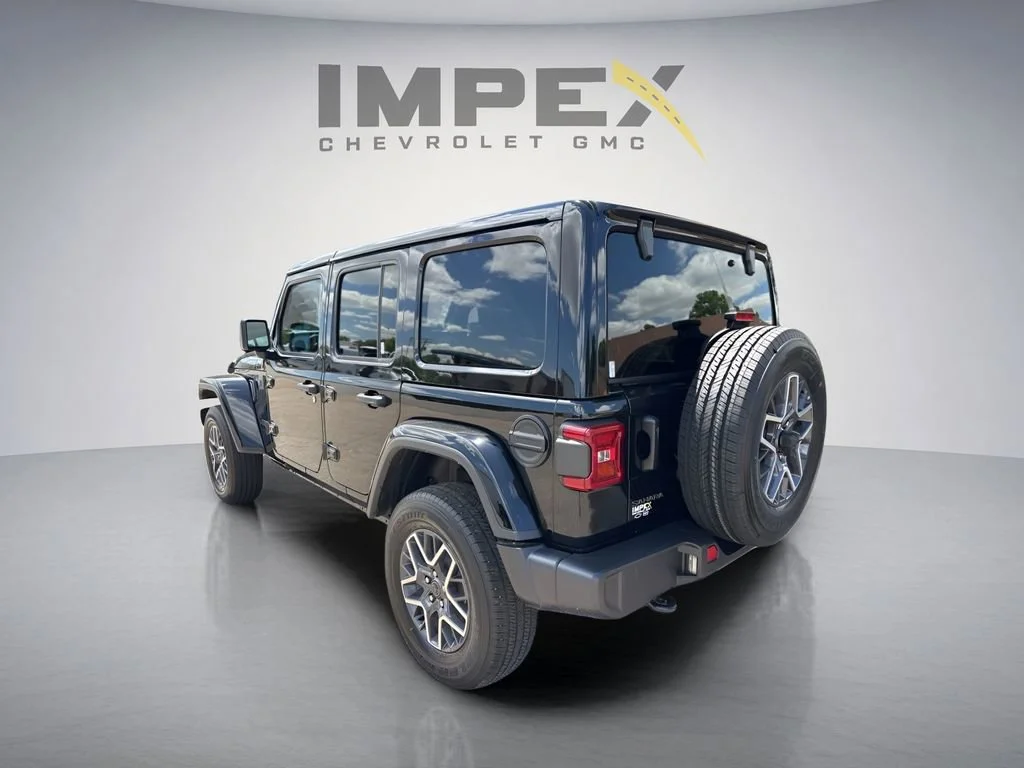 Used 2025 Black Jeep Sahara image 3