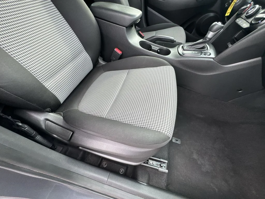 Used 2021 Gray Hyundai SE image 27