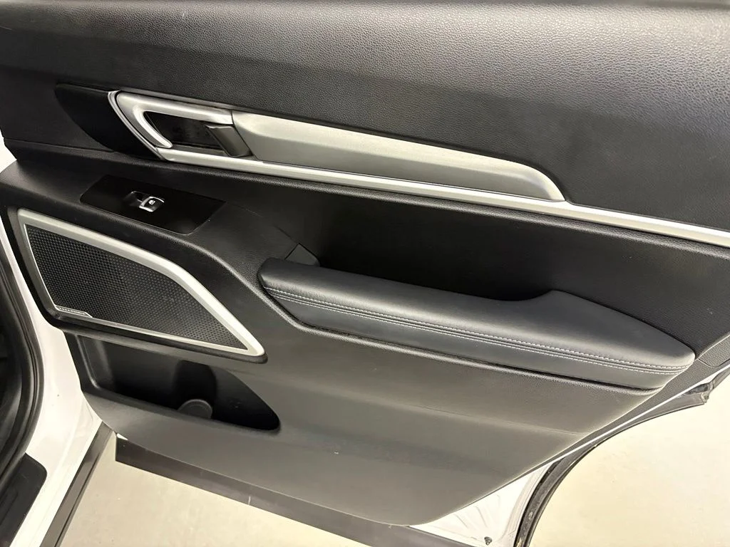 Used 2022 White Kia S image 44