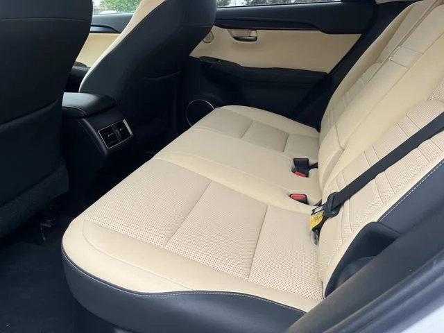 Used 2019 White Lexus 300h image 21