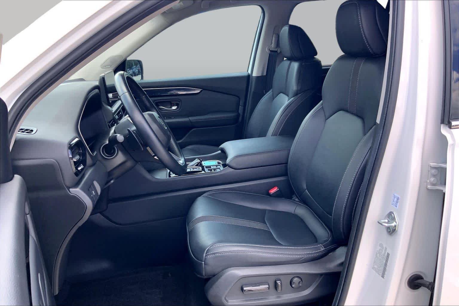 Used 2024 Platinum White Pearl Honda Touring image 8