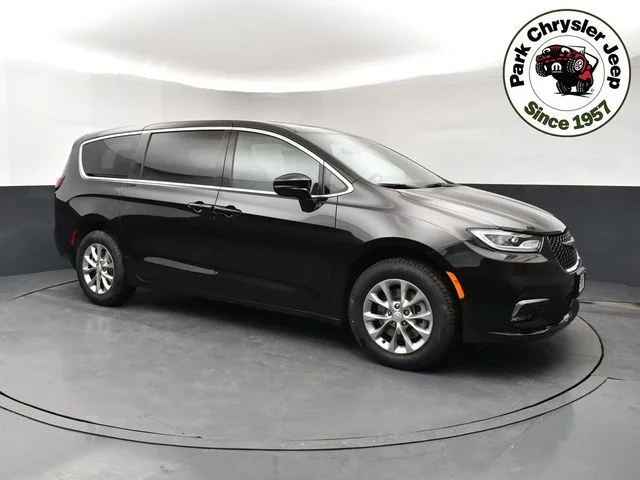 2026 Chrysler Pacifica Select AWD's photo