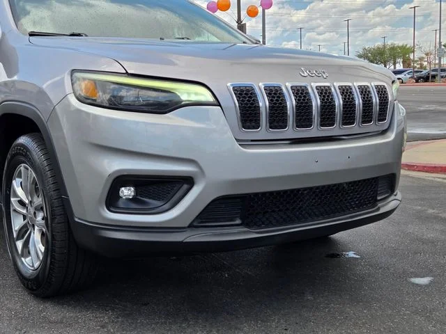 Used 2019 Silver Jeep Latitude Plus image 8