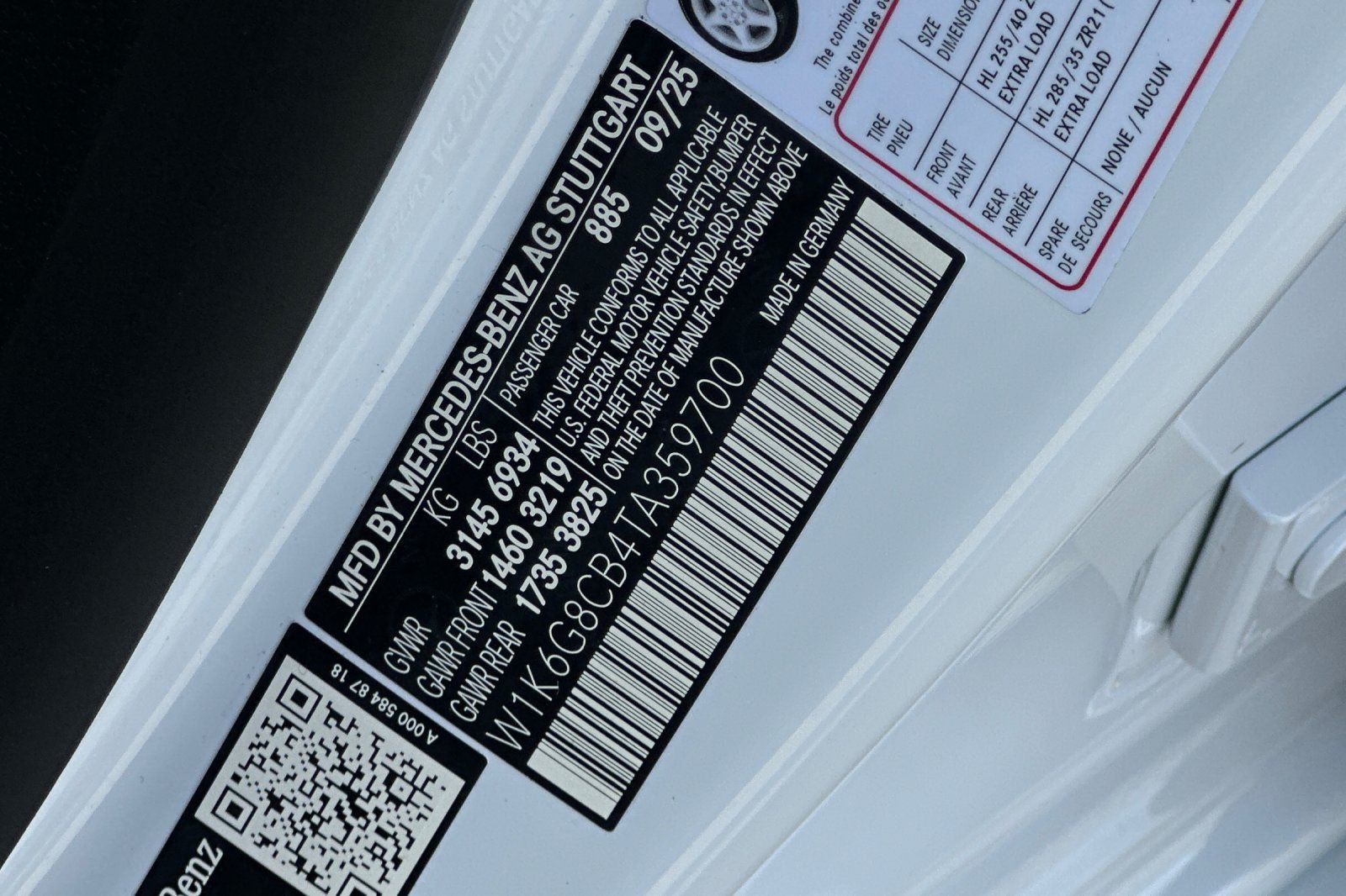 New 2026 MANUFAKTUR Moonlight White Metallic Mercedes-Benz S 63 E AMG® image 38