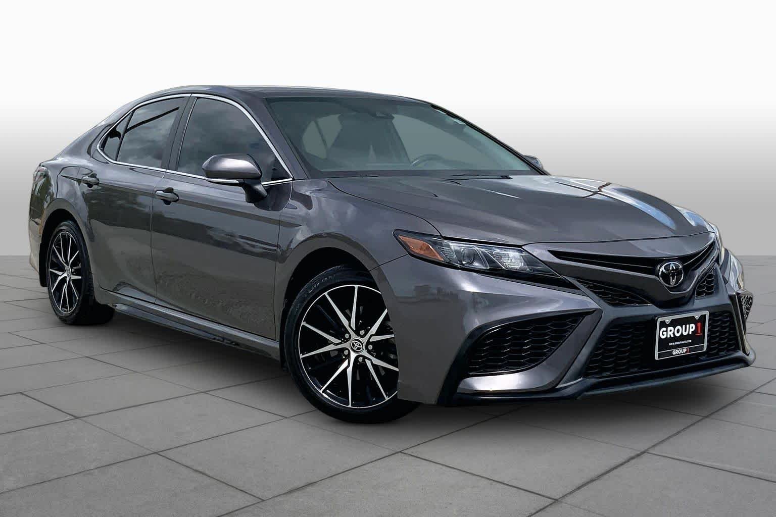 Used 2022 Predawn Gray Mica Toyota SE image 3
