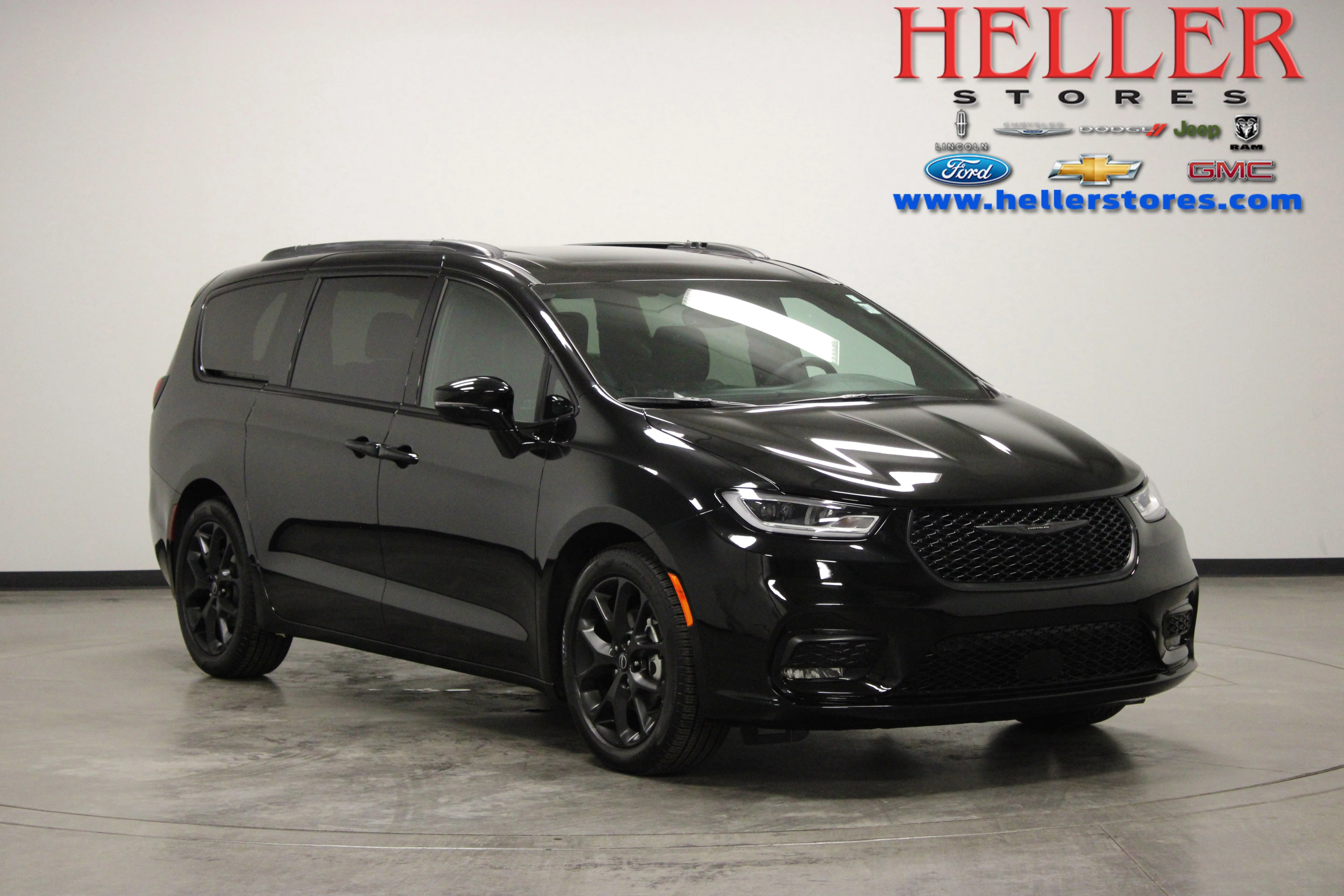 2026 Chrysler Pacifica Limited's photo