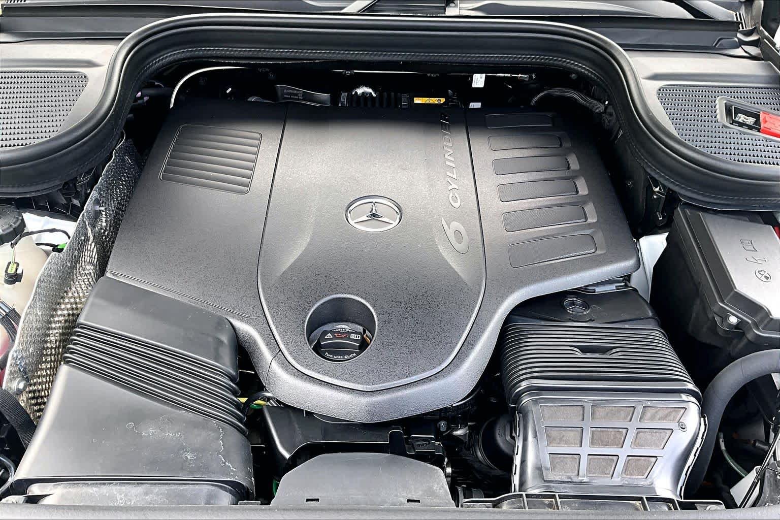 Used 2025 Polar White Mercedes-Benz GLS 450 image 33