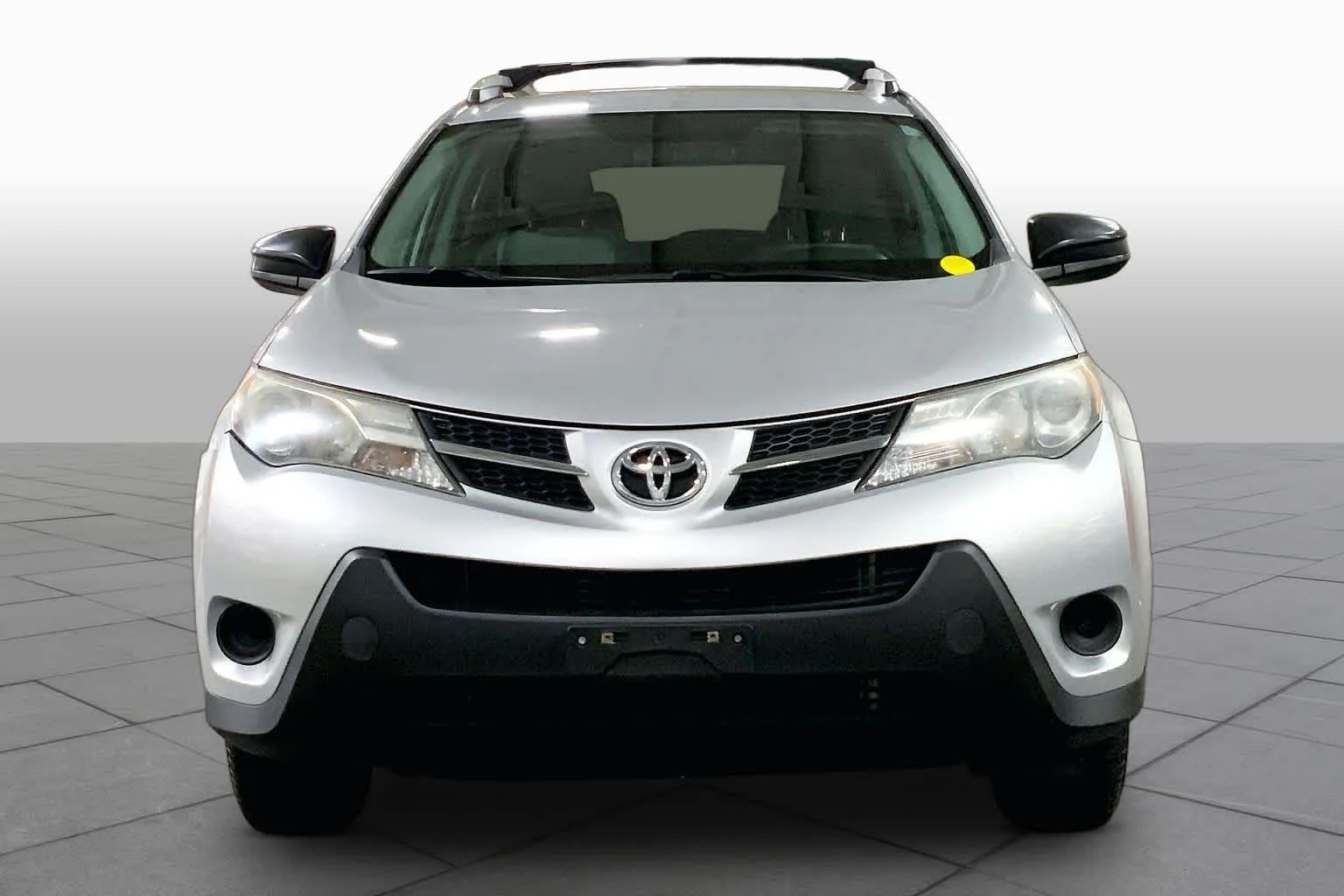 Used 2013 Classic Silver Metallic Toyota LE image 4