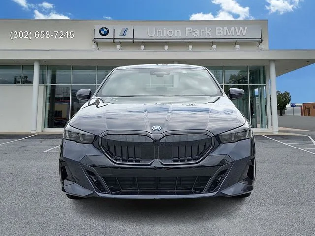 New 2027 Carbon Black Metallic BMW 550e xDrive image 2