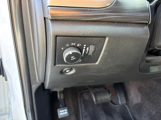 Used 2019 White Jeep Altitude image 16