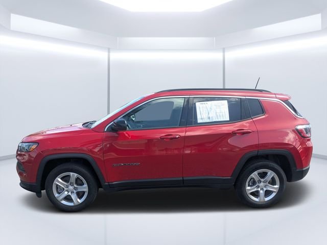 Used 2024  Jeep Latitude image 6