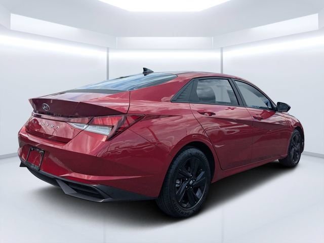 Used 2022 Red Hyundai SEL image 3