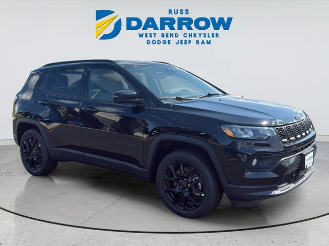 New 2026 Diamond Black Crystal Pearl-Coat Exterior Paint Jeep Latitude image 7