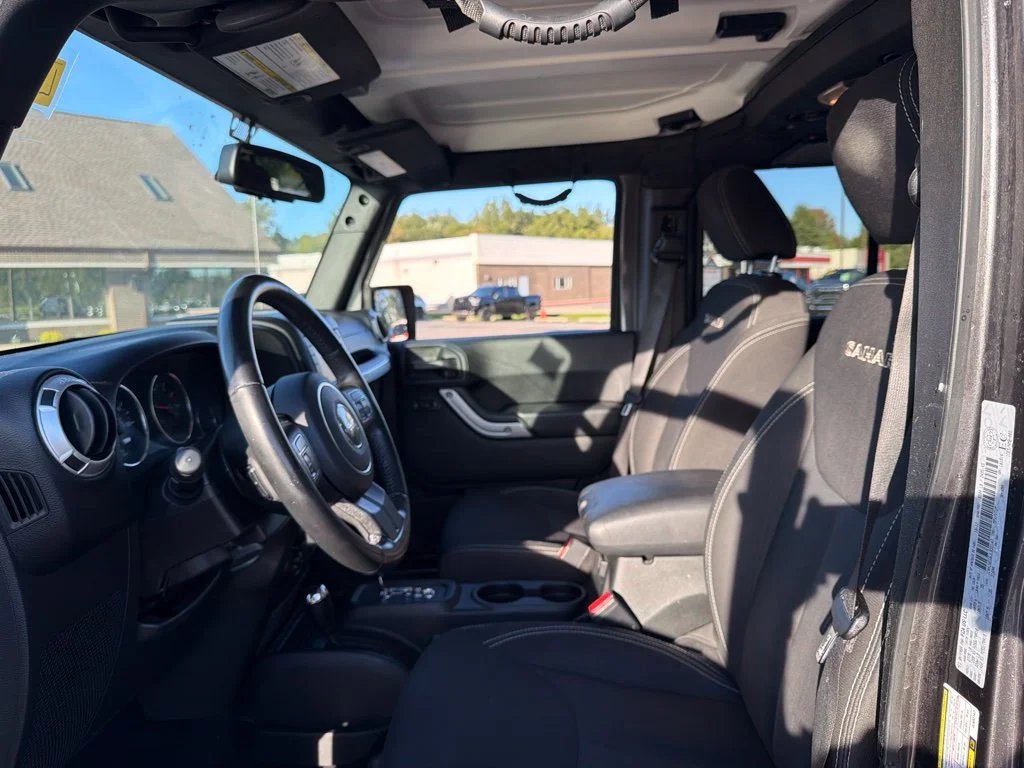 Used 2018 Gray Jeep Unlimited Sahara image 7