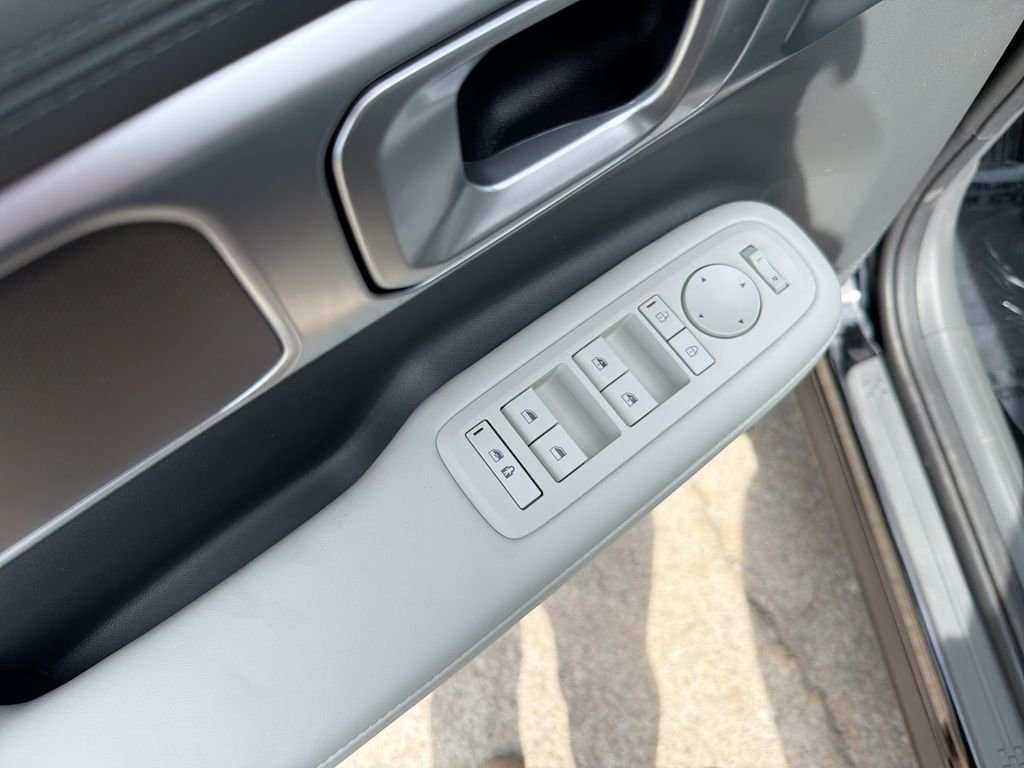 New 2026 Black Hyundai SEL AWD image 15