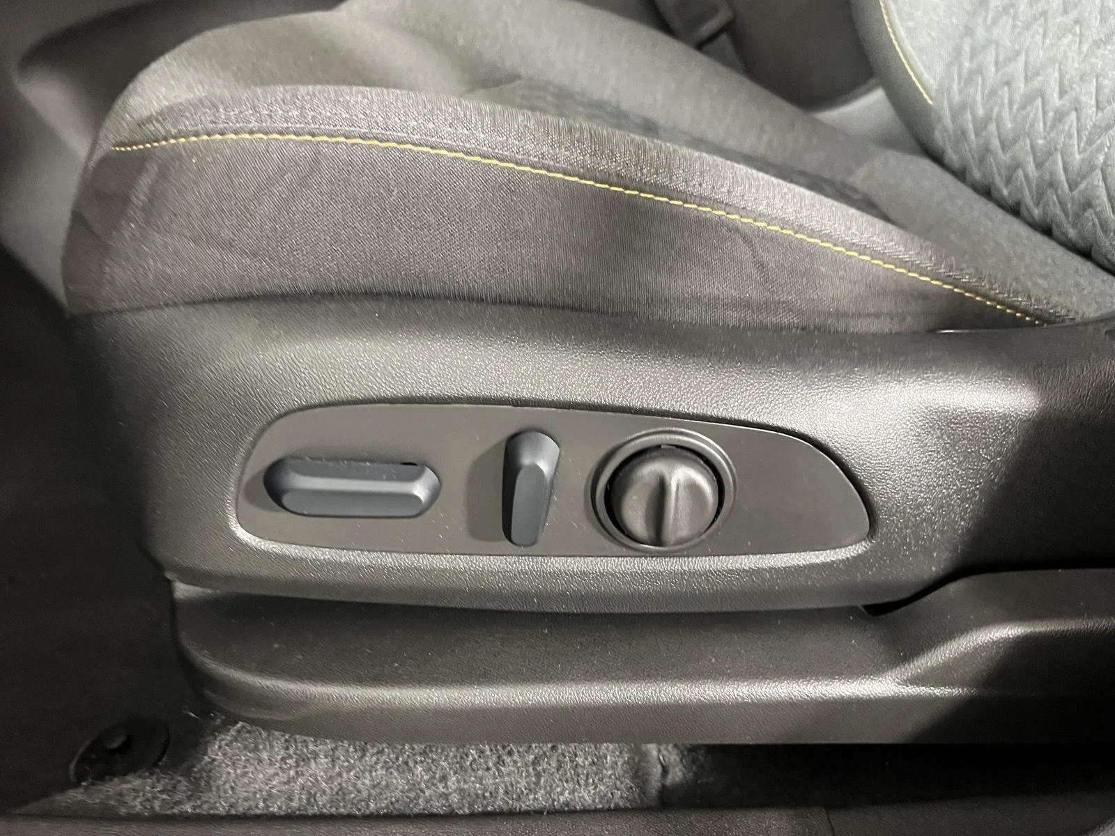 Used 2024 Mosaic Black Metallic Chevrolet LT image 18