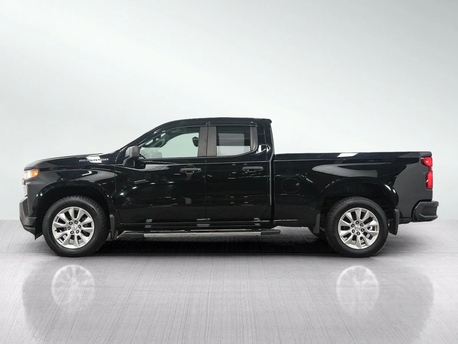 Used 2019 Chevrolet Silverado 1500 Custom with VIN 1GCRYBEF8KZ266857 for sale in Minneapolis, Minnesota