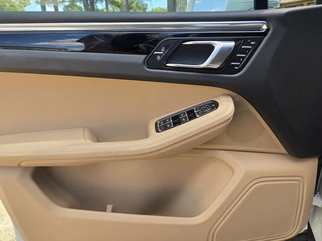2025 Porsche Macan T - Photo 13