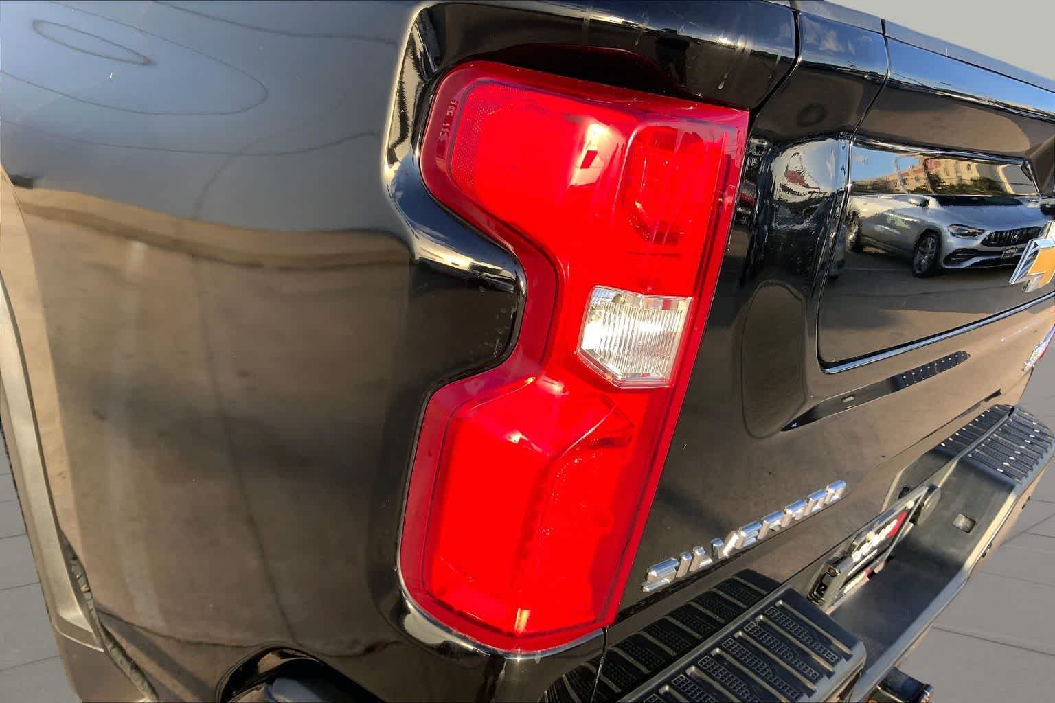 Used 2022 Black Chevrolet High Country image 29