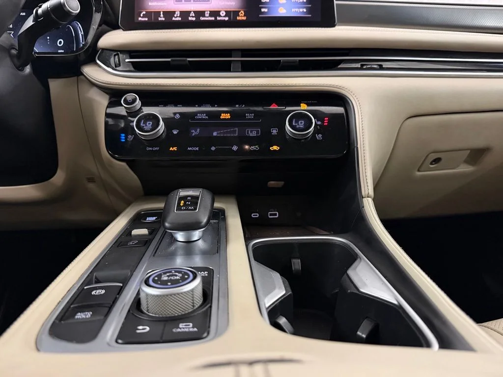 Used 2024 Gray INFINITI LUXE image 30