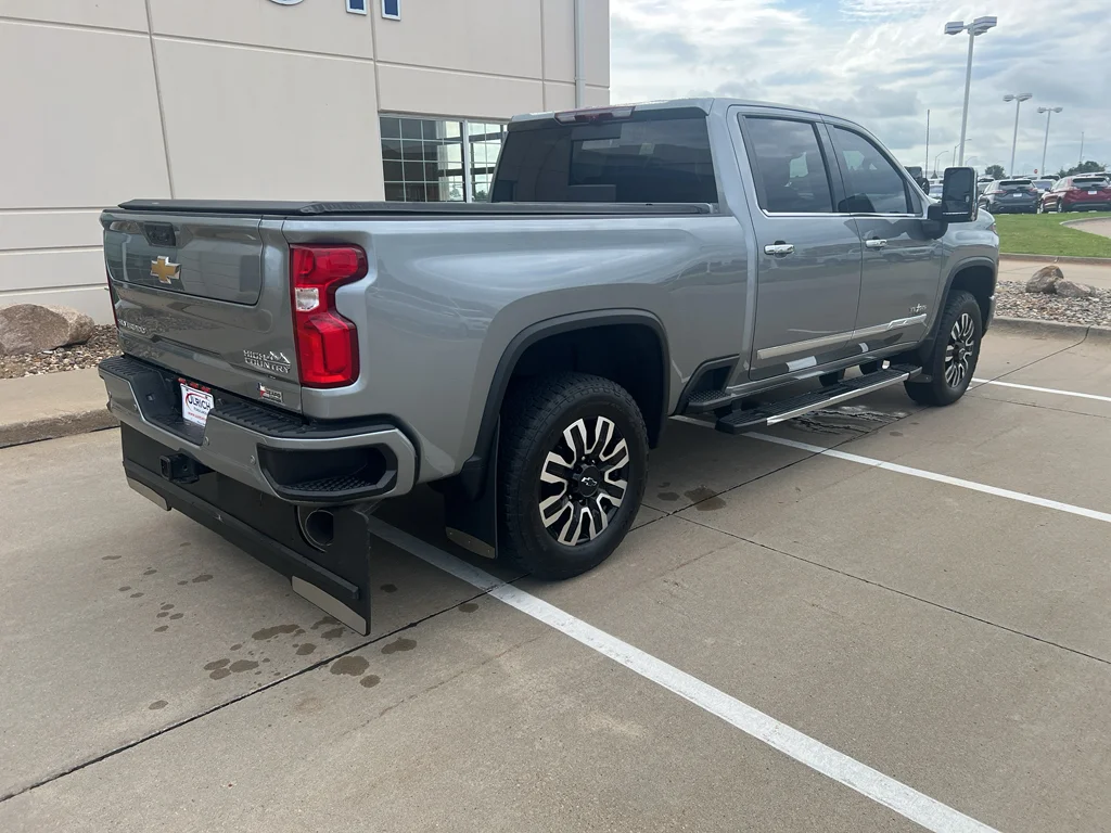 Used 2024 Sterling Gray Metallic Chevrolet High Country image 10