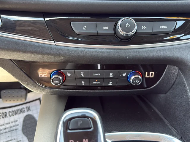 Used 2020 Red Buick Essence image 21
