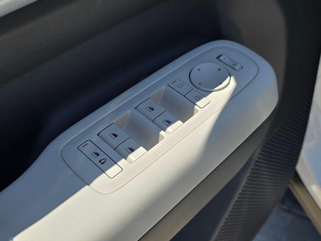 New 2026 White Hyundai SE AWD image 21