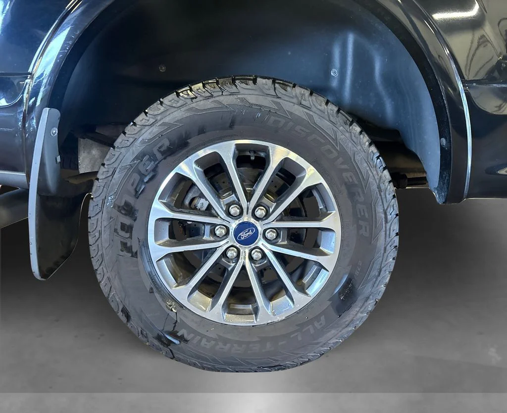 Used 2018 Shadow Black Ford XLT image 22