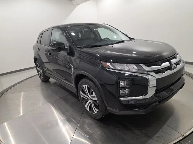 New 2026 Labrador Black Pearl Mitsubishi 2.0 SE image 3