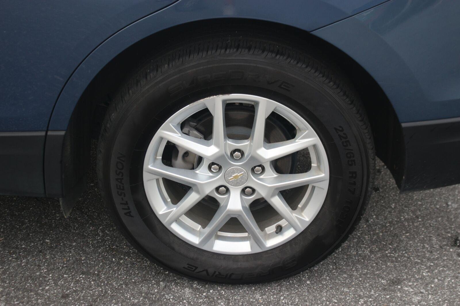Used 2024 Lakeshore Blue Metallic Chevrolet LT image 35
