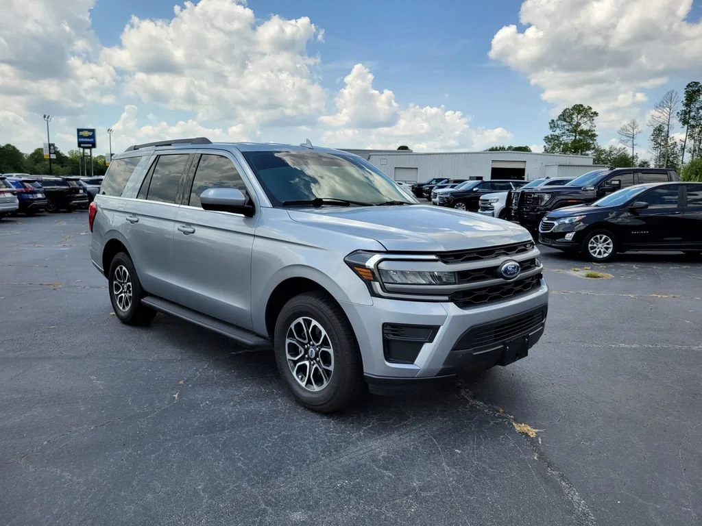 Used 2024 Black Ford XLT image 7