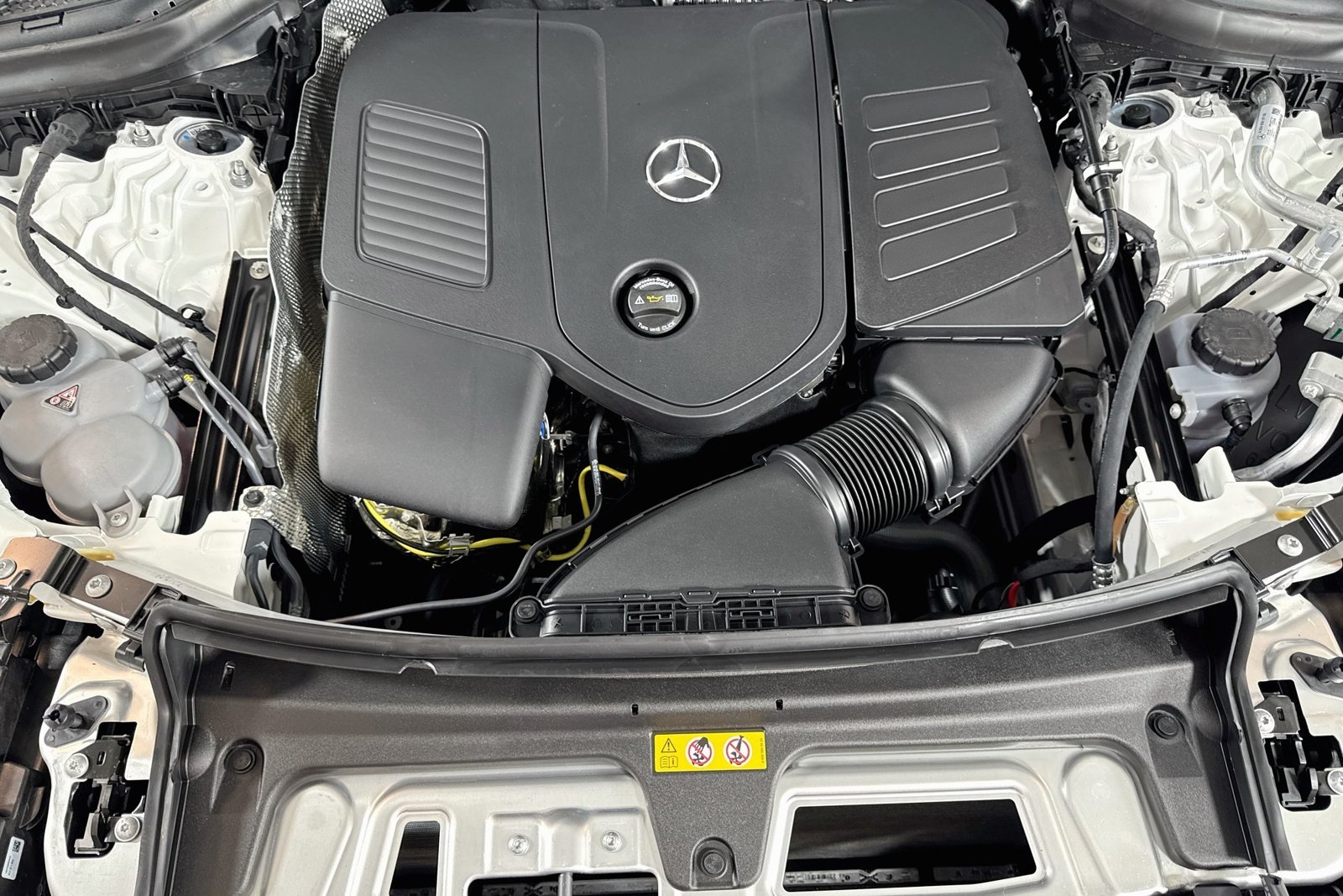 New 2026 Polar White Mercedes-Benz GLC 300 image 27