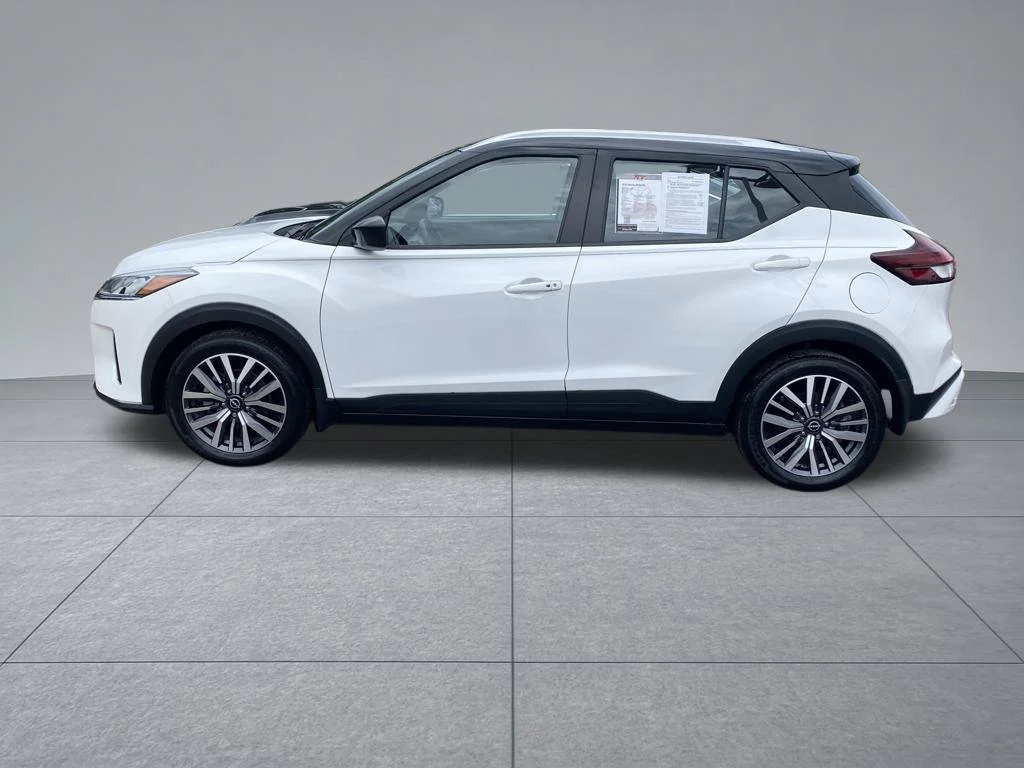Used 2023 White Nissan SV image 3