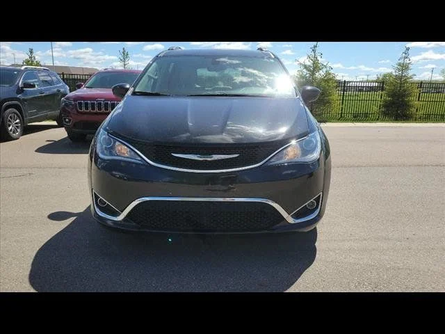 Used 2017 Black Chrysler Touring L image 2