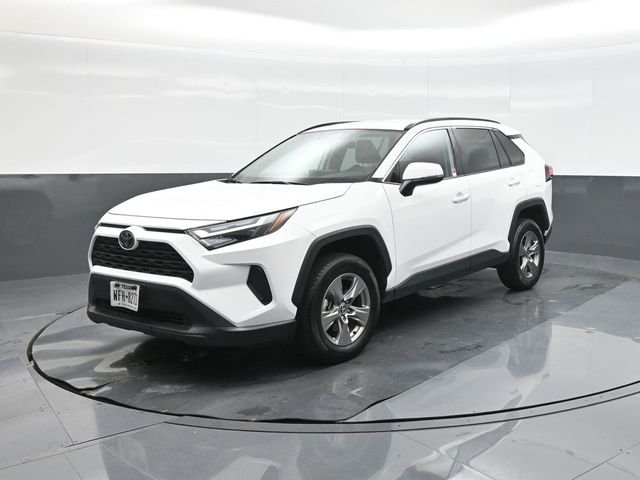 Used 2025 White Toyota XLE image 1