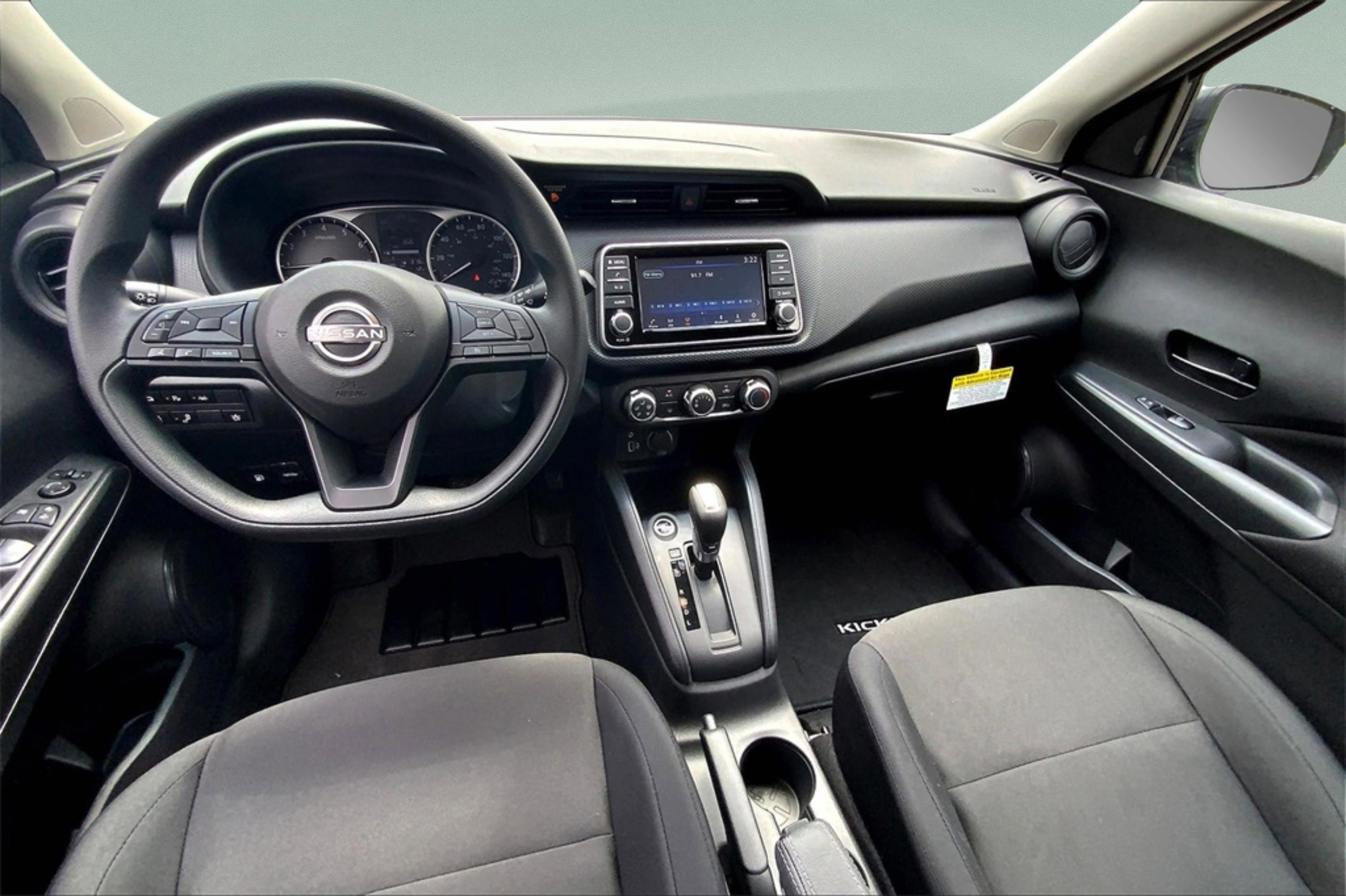 2025 Nissan KICKS PLAY Base - Photo 5